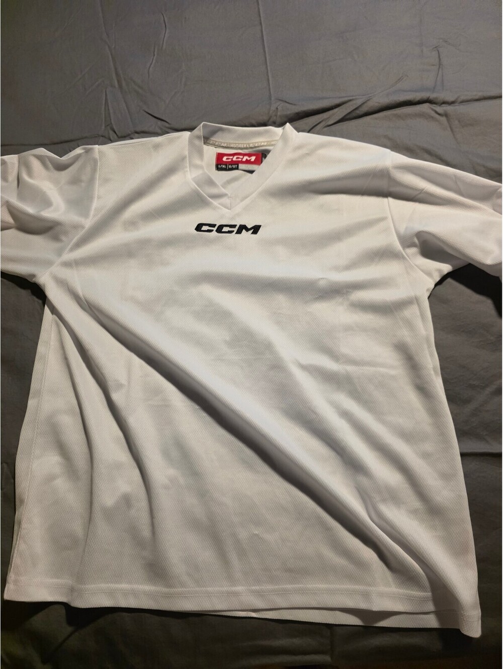 CCM Junior L/XL White Blank Ice Hockey Practice Jersey Youth 6/6T